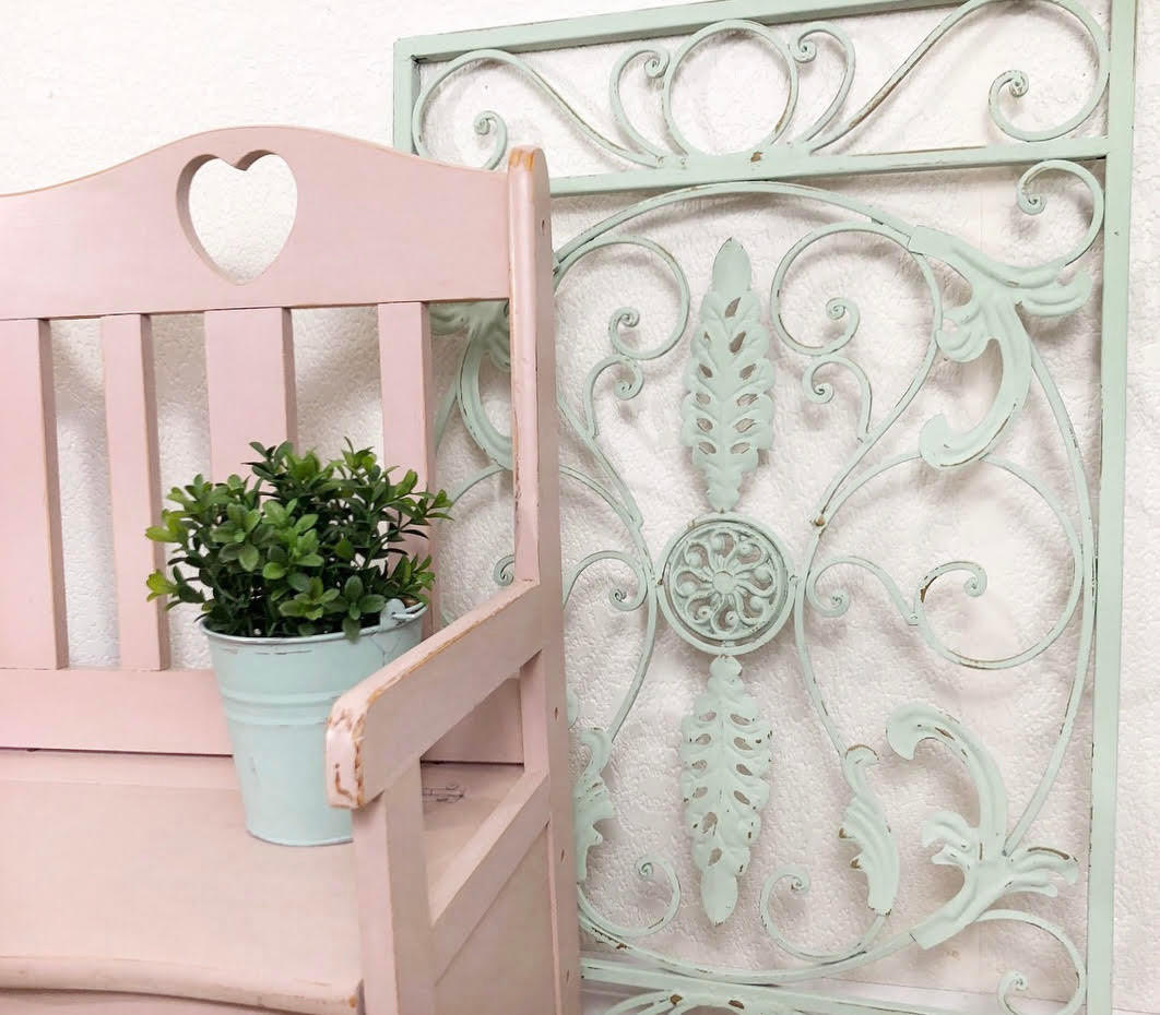 Soft Pink Chalk Mineral Paint - Dixie Belle Paint Company