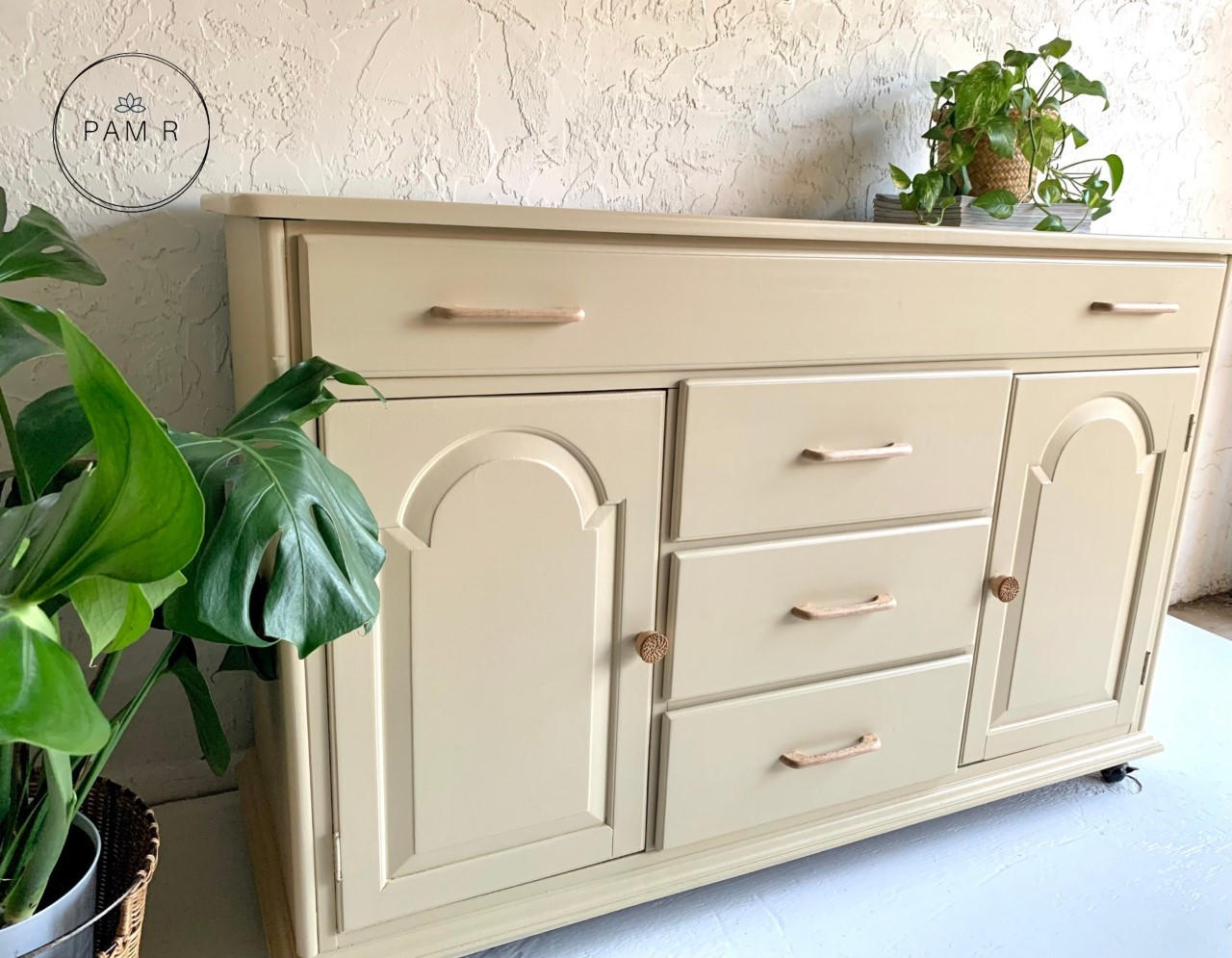 Sand Castle Silk Paint - Dixie Belle Paint