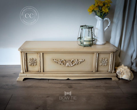 WoodUBend Floral Applique #2427 (set of 2) is the perfect mouldable embellishment for any project!
A chest painted in Burlap Chalk Mineral Paint along with Floral Applique #2427 on the front panels of the chest. Staged with a white vase with flowers.